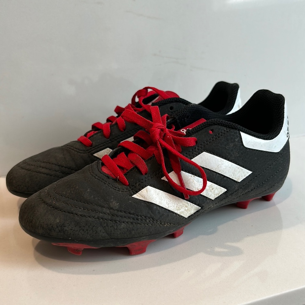 Adidas Youth outdoor soccer cleats size 4